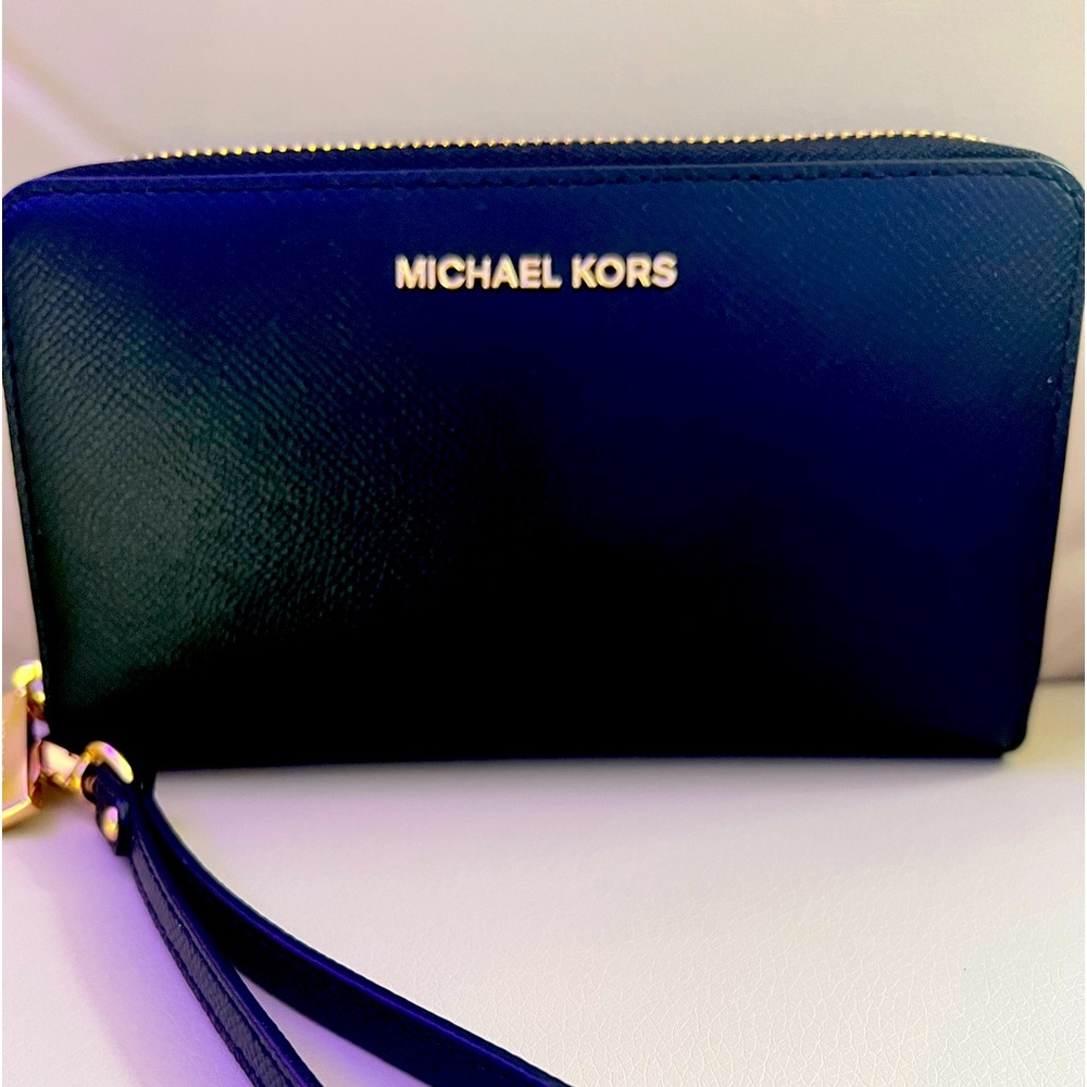 ๐ Michael Kors, leather phone case and wallet๐ด๐ฆnew๐๐๐ฅฐ๐๐๐๐๐๐๐๐๐ - Picture 4 of 5